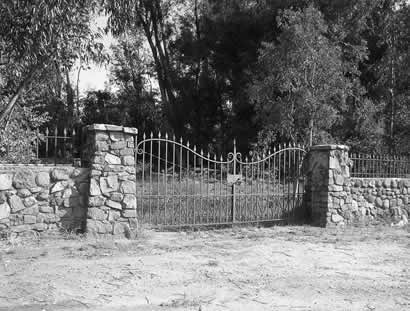 Entrance to Los Robles